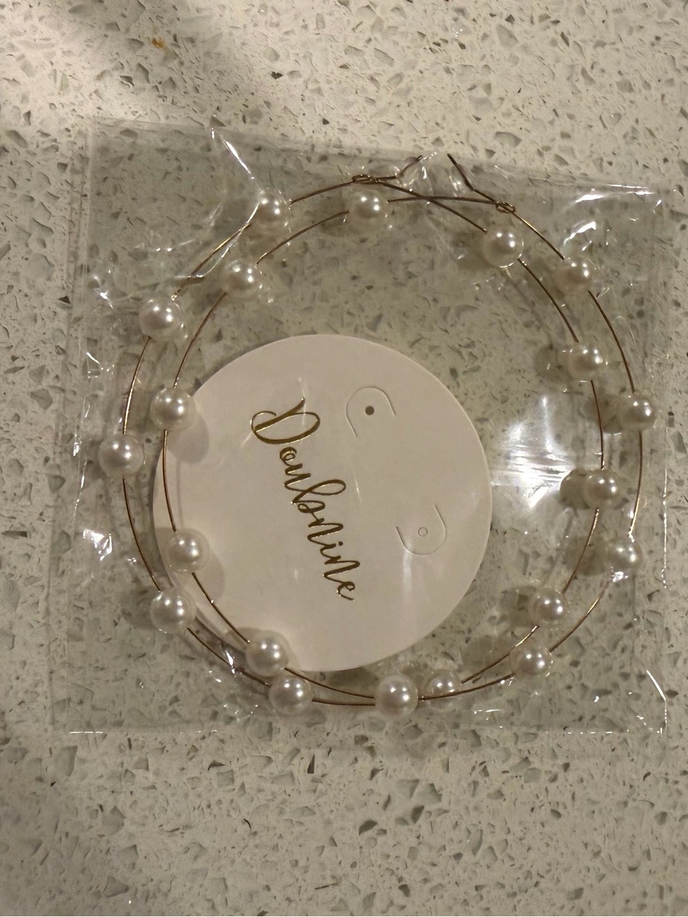 Dauphine Pearl Wire Headband in White and Gold